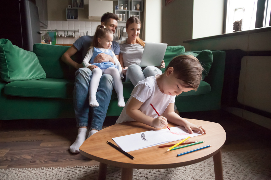 Sie Zeigt Ihrer Tochter Alles, Was Sie Wissen Muss Sie Zeigt Ihrer Tochter Alles, Was Sie Wissen Muss